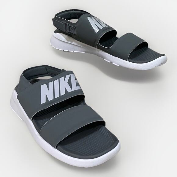 New Nike Women's Tanjun Sandal Grey Gray size 6 New I’m Box Grey Platinum - Picture 1 of 10